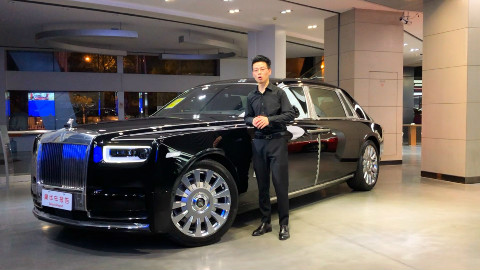 1250万的劳斯莱斯幻影到底有多牛?奔驰迈巴赫S680真不是对手!